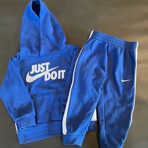 Nike sweatsuit